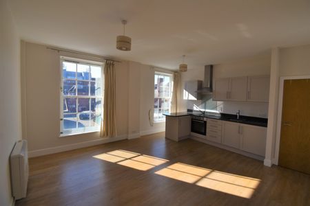 1 bedroom Apartment - STONEHILLS, WELWYN GARDEN CITY. - Photo 3