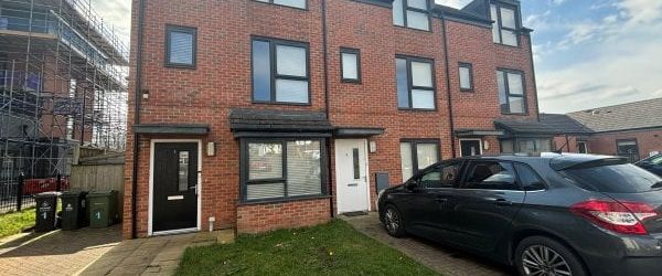 Silver Court Gardens, Brownhills, Walsall, WS8 6FB., Property for rent - Photo 1