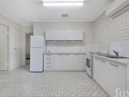 Room Only for Rent in two-bedroom Southport unit - Photo 3
