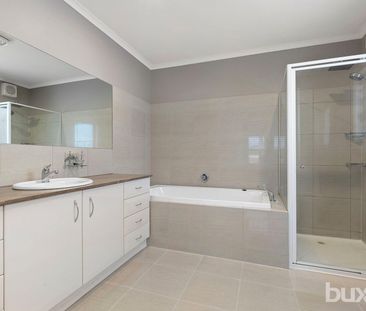 BIG ON LIVING, IN PRIME LOCATION! - Photo 6