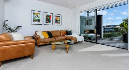 Fab spacious family home in great location with Double Garage!! - Photo 4