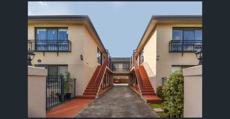 Comfortable Living in a Convenient Location - Photo 4