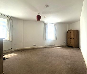 £950 PCM, Spacious Part Furnished One Bedroom Ground Floor Flat wit... - Photo 5