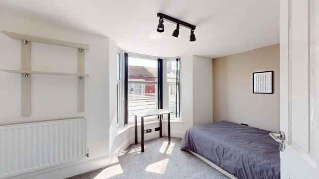 6 bedroom house to rent - Photo 1