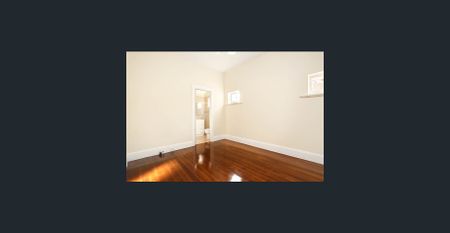 You can't beat Brunswick East! Renovated 3 bedroom house - Photo 3