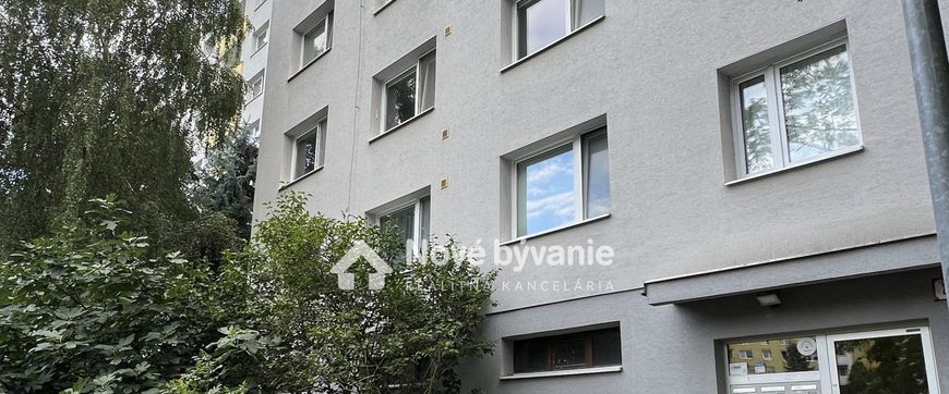 Hľadám 4 izb.byt na prenájom Bratislava-Dúbravka - Fotografia 1