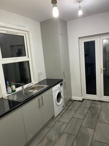 4 Bed Terraced House, Valentine Road, HA2 - Photo 5