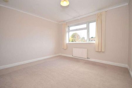 Hill End Lane, St Albans, AL4 - Photo 2