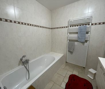 Ruim zonnig appartement met drie slaapkamers, twee badkamers en ter... - Photo 3