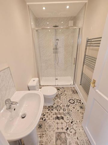 4 bedroom semi-detached house to rent - Photo 5