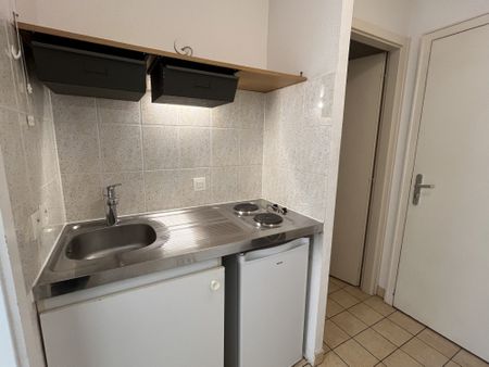 Un lumineux studio en très bon état général Esplanade / rue de Stuttgart - Photo 3