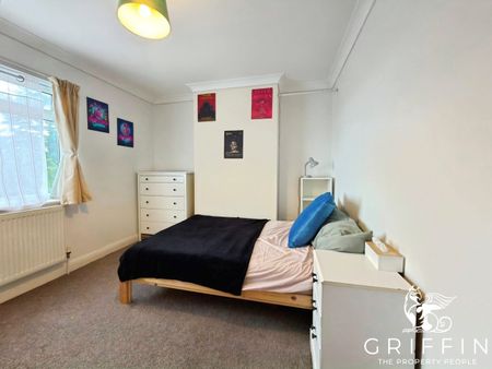 High Street, Aveley, South Ockendon, RM15 - Photo 2