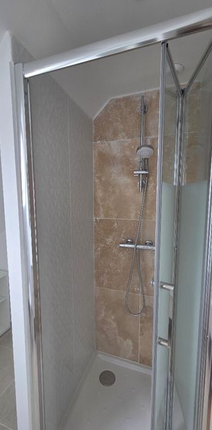 Appartement Lorient 2 pièce(s) 14.81 m2, sous combles 26.9m² au sol - Photo 1