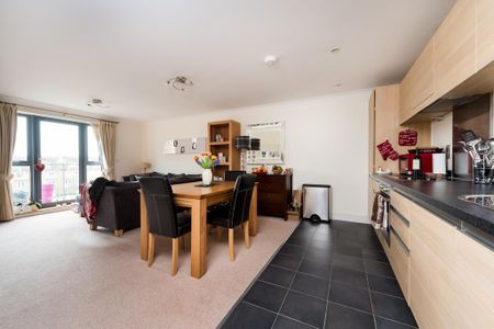 2 bedroom apartment to rent - Photo 4