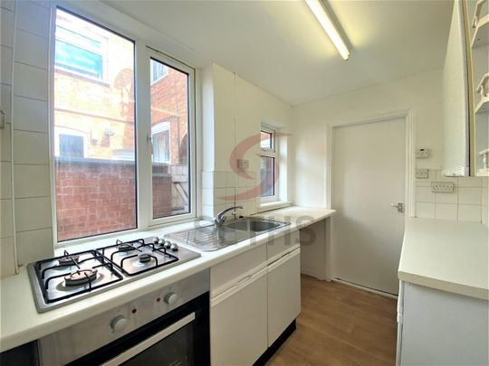 Vicarage Lane, LE5, Leicester - Photo 1