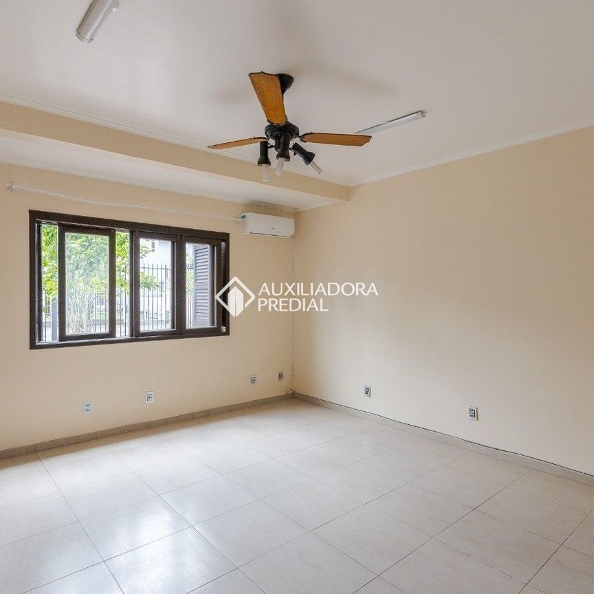 Casa com 6 quartos e 350m² para alugar em Harmonia, Canoas. - Foto 1