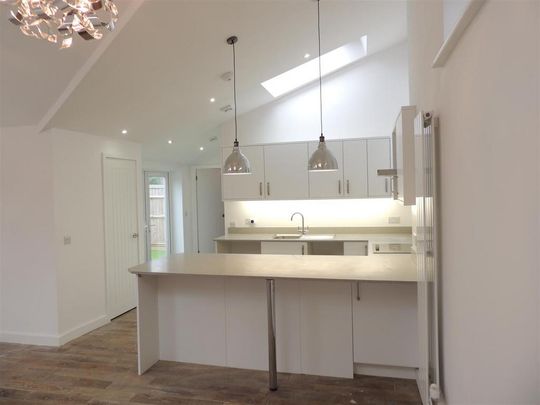 1 bedroom semi-detached bungalow to rent - Photo 1