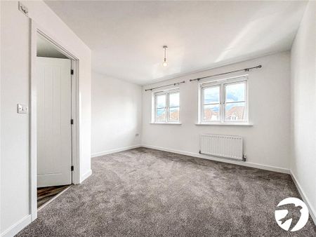 4 bedroom end of terrace house to rent - Photo 5