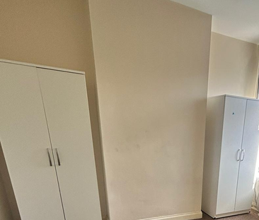 1 bedroom in a house share to rent - Photo 6