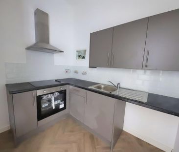2 bedroom flat to rent - Photo 2