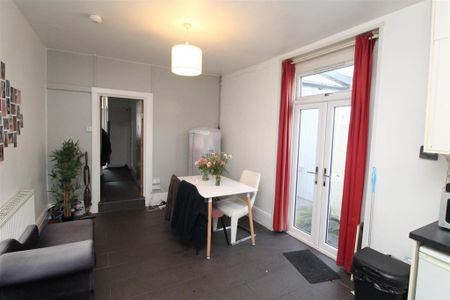 5 bedroom private hall to rent - Photo 3