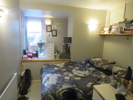 1 bedroom in a flat share to rent - Photo 3