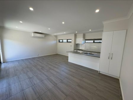 Modern 3-Bedroom Townhouse for Rent in Prime Lilydale Location - Photo 4
