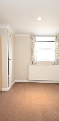 Chobham Road, Woking - Photo 1