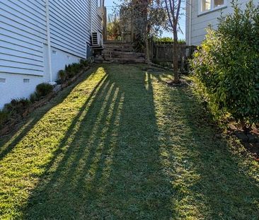 Sunny 3-Bedroom Home with Lovely Gardens - Photo 6