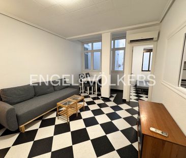 Piso de alquiler en Carrer de Joan Baptista Vives, Nou Moles - Photo 1