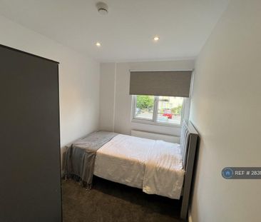 1 bedroom in a house share to rent - Photo 3
