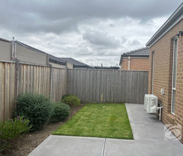 MODERN FAMILY LIVING IN A CONVENIENT LOCATION! - Photo 1