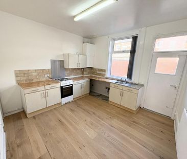 2 bedroom terraced house to rent - Photo 2