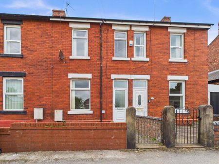 3 bedroom terraced house to rent - Photo 2