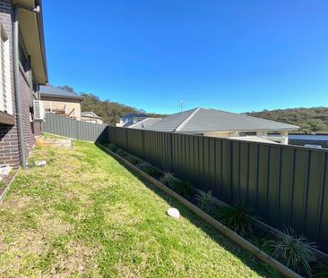 47B Floresta Crescent, Cameron Park NSW 2285 - House For Rent | Domain - Photo 5