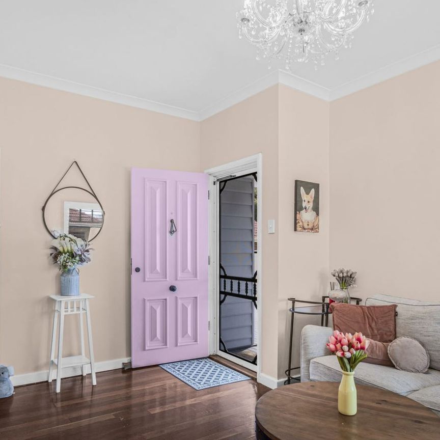 CHARACTER, COMFORT & ROOM TO ENJOY - Photo 1