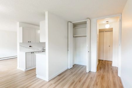 2 Bedroom - Photo 2