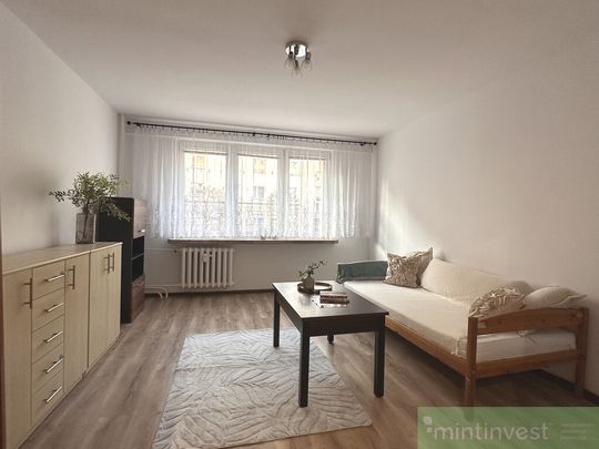 Przytulna kawalerka gotowa do zamieszkania - Zdjęcie 1