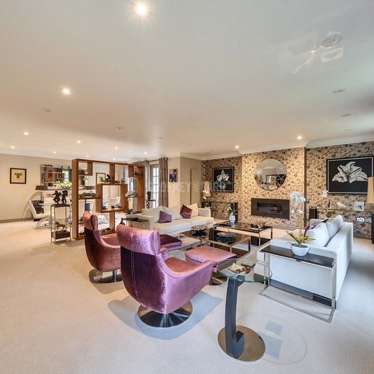 Portman Hall Harrow Weald HA3 - Photo 1