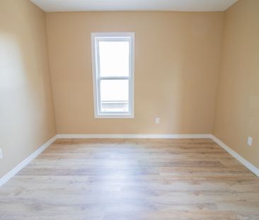 **STUNNING** Beautiful 2 Bedroom Upper Unit in Welland - Photo 4