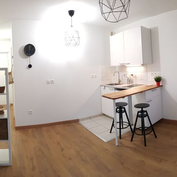 STUDIO MEUBLE TRES BON STANDING, - Photo 1