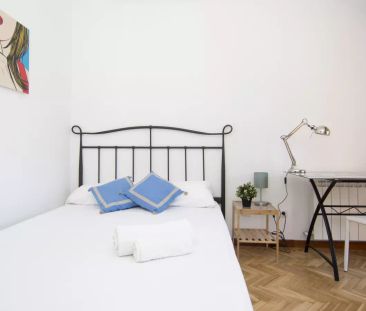 Double bed in Room in a shared 5-bedroom apartment for rent in Peña... - Foto 4