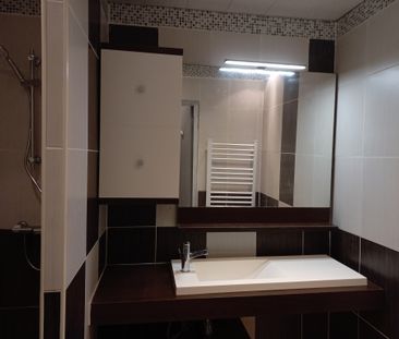 Location Appartement 3 pièces 74m² CUSSET 03300 - Photo 4