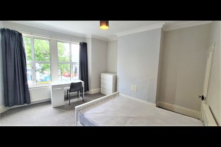 5 Bed Terraced House, Ashley Hill, BS6 - Photo 2