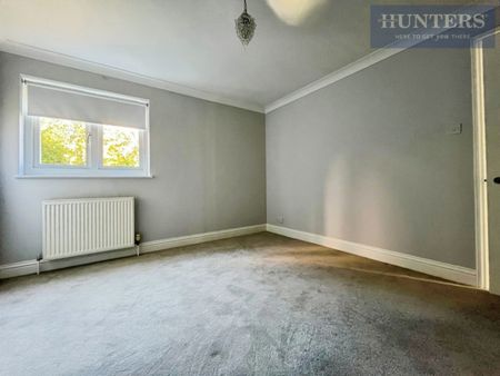 3 bedroom Flat To Let - Photo 4