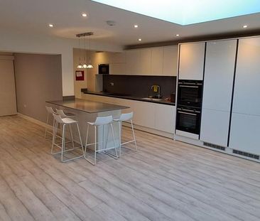 4 bedroom semi-detached house to rent - Photo 4