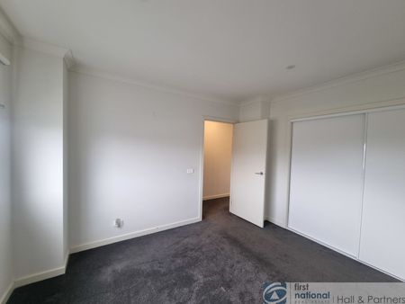 15 Tully Crescent, Narre Warren - Photo 3