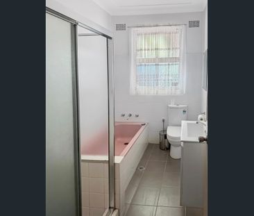 Neat and tidy family home - Photo 2