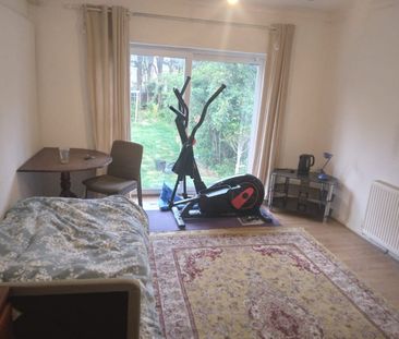 Room in a Shared House, Grasmere Gardens, HA3 - Photo 2