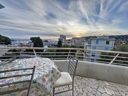 STUDIO A LOUER MEUBLE 700E A GOLFE JUAN, - Photo 2